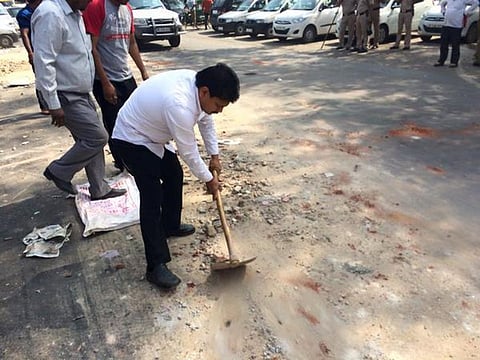 Why Aam Aadmi Party MLAs are cleaning the roads in Delhi?