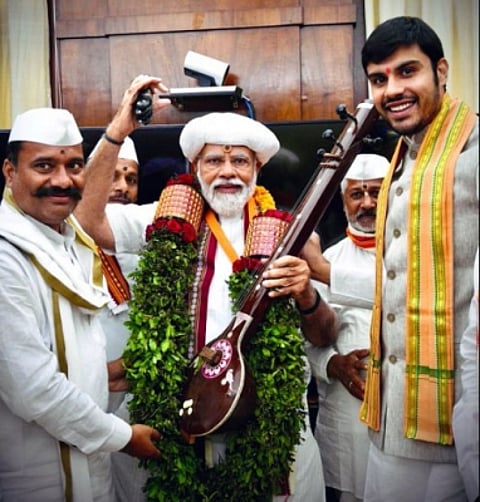 Descendants of Sant Tukaram meet Modi, thank him for Palkhi Marg. (IANS)