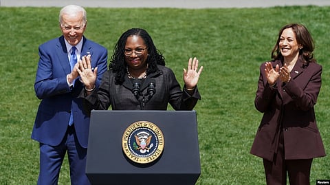 Judge Ketanji Brown Jackson acknowledges the cheers of the crowd while U.S. President Joe Biden and Vice President Kamala Harris applaud as Jackson speaks about her confirmation as the first Black woman to serve on the U.S. Supreme Court, at the White House, April 08, 2022. (VOA via Reuters)