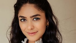 बड़े अभिनेता या अभिनेत्री बनने के लिए अलग-अलग भूमिकाएं करना महत्वपूर्ण है: Mrunal Thakur