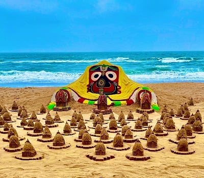 Jagannath Rath Yatra 2022: रथ यात्रा की पूर्व संध्या पर सुदर्शन पटनायक ने समुद्र तट पर बनाए 125 रथ