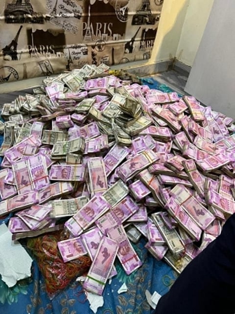 बंगाल शिक्षा भर्ती घोटाले में अर्पिता मुखर्जी के घर मिली करोड़ों की संपत्ति