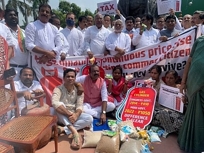 महंगाई को लेकर एकजुट विपक्ष करेगा संसद में प्रदर्शन