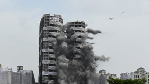 9 सेकेंड में ध्वस्त हुए ट्विन टावर