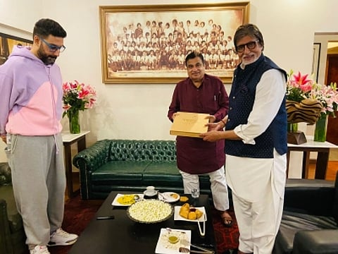 सड़क सुरक्षा मिशन के लिए गडकरी ने मांगा बिग बी का समर्थन