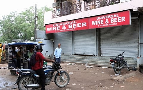 दिल्ली आबकारी नीति : बिना विचार किए ड्राई डे को 21 दिन से घटाकर 3 दिन किया