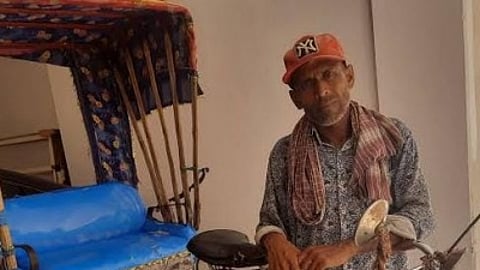 एक रिक्शाचालक जो करता है 50 से ज्यादा हस्तियों की मिमिक्री