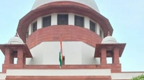 किशोरों ( Juveniles) को वयस्क जेलों में बंद करना कई पहलुओं पर उनकी व्यक्तिगत स्वतंत्रता से वंचित करना है।