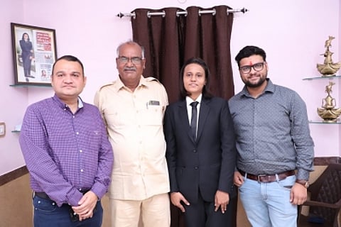 ड्राइवर की बेटी ने पास की न्यायिक परीक्षा, दो भाइयों ने निकाला नीट