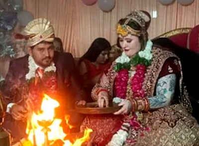 ब्रिटेन की लड़की से सोशल मीडिया पर मिला आगरा का लड़का