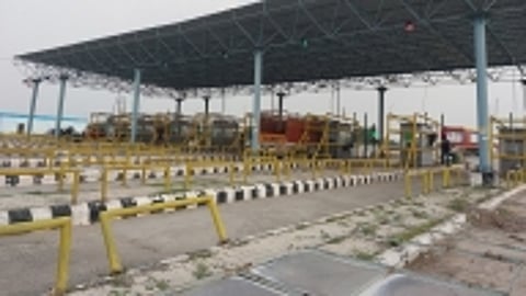 यूपी के हाईवे एक्सप्रेस वे की तरह चौड़े और सुंदर होंगे