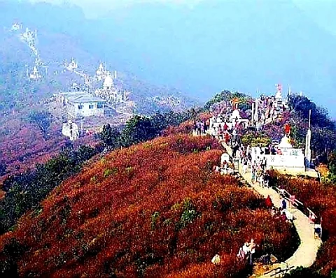 पारसनाथ पहाड़ी पर्यटन स्थल घोषित