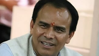 मेडिकल कॉलेज में लंबे समय से तैनात संविदा कर्मिकों को न्यूनतम वेतन मिलेगा (IANS)