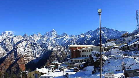 उत्तराखंड में बदला मौसम का मिजाज़, कहीं बर्फ तो कहीं बारिश (Wikimedia Commons)