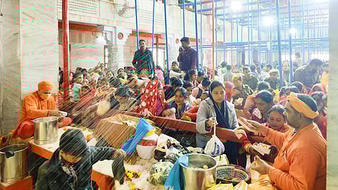 CM योगी ने किये गोरखनाथ के दर्शन
