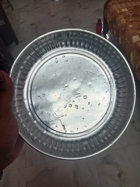 24 सालों से एक ही थाली में खा रही थी मां, बेटे ने जब वजह जानी तो आंखें नम हो गईं(Twitter)