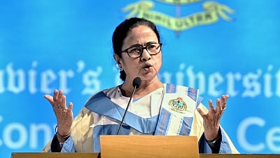 ममता बनर्जी ने बंगाल के राज्यपाल से बंगाल स्थापना दिवस मंगलवार को ना मनाने का अनुरोध किया (IANS)