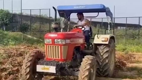 महेंद्र सिंह धोनी ने 2 साल बाद इंस्टाग्राम पर पोस्ट की ट्रैक्टर चलाते हुए वीडियो (ians)