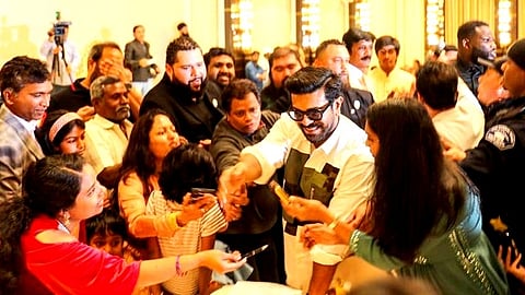 Oscar: लॉस एंजेलिस में प्रशंसकों से मिले रामचरण(IANS)