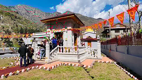 अमित शाह ने जम्मू कश्मीर के  शारदा देवी  मंदिर का उद्घाटन किया(IANS)