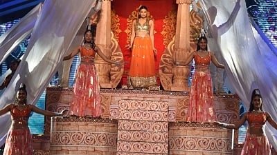 आलिया भट्ट को अलग अंदाज में मिल रही बधाई (IANS)