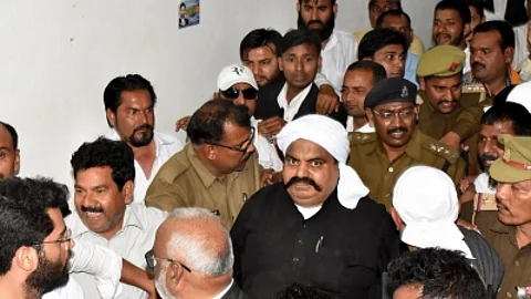 नैनी जेल पहुंचा अतीक अहमद (Ians)