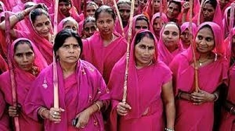 लंदन भेजी जा रही हैं "गुलाबी गैंग" की "गुलाबी साड़ी" (IANS)