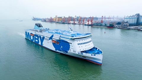 लक्जरी-रोल-ऑन-रोल-ऑफ (ians)