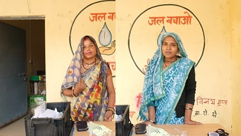 सिया और धवनी गांव के लोगों ने कुओं से पानी भरना बंद किया (IANS)
