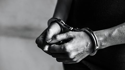 यूपी: महिला को जबरन टॉयलेट क्लीनर पिलाने के आरोप में पिता और जीजा गिरफ्तार  (IANS)