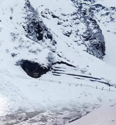 केदारनाथ यात्रा में अड़चनें, लगातार हो रही बर्फबारी(IANS)