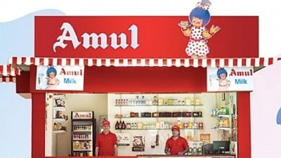 गुजरात में अमूल दूध की कीमत बिना पूर्व सूचना के 2 रूपये बढ़ाई गई(ians)