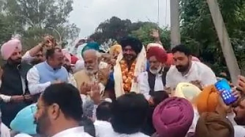 जेल से रिहा हुए नवजोत सिंह सिद्धू(IANS)
