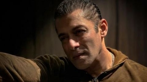 जान से मारने की धमकियों के बीच सलमान खान ने फोटो शेयर कर लिखी बड़ी बात(IANS)