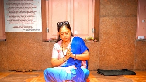 वसुंधरा राजे जयपुर सीरियल बम ब्लास्ट के पीड़ितों से मिली (IANS)