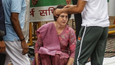 जंतर मंतर पर प्रदर्शन कर रहे पहलवानों से मिलने पहुंची प्रियंका गांधी (IANS)