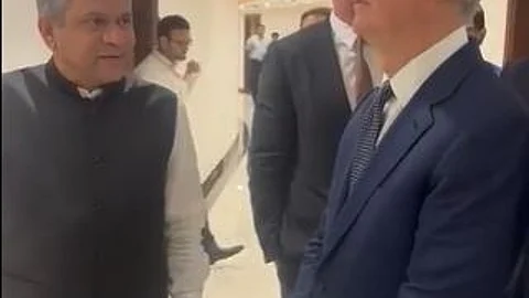 रेल मंत्री अश्वनी वैष्णव ने टिम कुक को दिखाया, रेल यात्रा का तरीका कैसे बदला(IANS)
