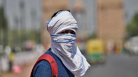 Weather: गर्मी से झुलस रही है दिल्ली, पारा 43 के पार(IANS)