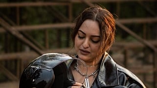 सोनाक्षी सिन्हा ने सीरीज के लिए सीखा बाइक चलाना, अब यह उनका पैशन बन गया(IANS)