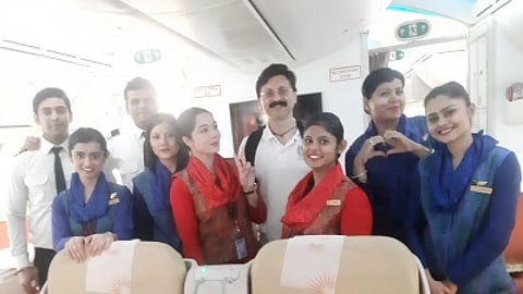 मरीज को फ्लाइट में पड़ा दिल का दौरा, हार्ट सर्जन ने 5 घंटे जद्दोजहद कर बचाई जान (IANS)