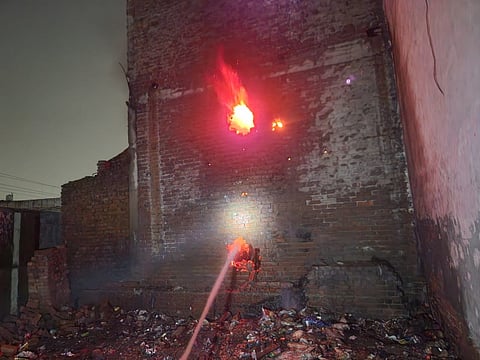 गाजियाबाद में प्रिंटिंग प्रेस में लगी भयानक आग (IANS)