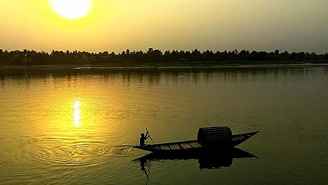 गंगा के पवित्र जल में कभी कीड़े क्यों नहीं पड़ते (Wikimedia Commons)