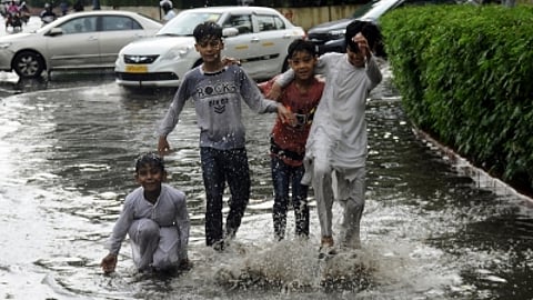 दिल्लीवासियों को भीषण गर्मी से राहत, हुई बारिश (IANS)