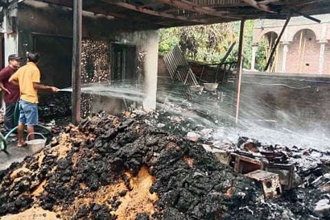 Manipur: भीड़ द्वारा केंद्रीय मंत्री का घर आग के हवाले किये जाने के बाद कांग्रेस ने प्रधानमंत्री पर साधा निशाना(IANS)