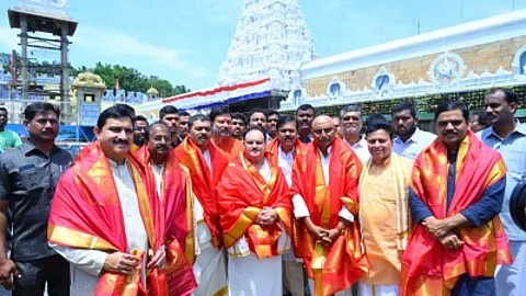जेपी नड्डा ने किए श्री वेंकटेश्वर मंदिर के दर्शन (IANS)
