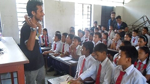 'प्रोफेसर ऑफ प्रैक्टिस'(professor of practice) योजना के अंतर्गत देश के विभिन्न विश्वविद्यालयों में 4400 से अधिक इंडस्ट्री एक्सपर्ट और प्रोफेशनल लोगों ने कॉलेज छात्रों को पढ़ाने और प्रोफेसर बनने के लिए आवेदन किया है। (संकेतिक चित्र,
Wikimedia Commons)