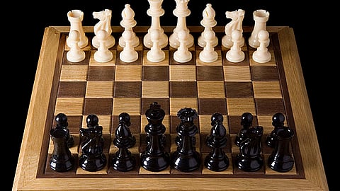 ग्लोबल शतरंज लीग(Global Chess League) के उद्घाटन संस्करण में देर से प्रवेश करने वाली ईरान की इंटरनेशनल मास्टर सारा खादेम अंतिम चैंपियन त्रिवेणी कॉन्टिनेंटल किंग्स के लिए स्टार खिलाड़ी साबित हुईं।(Image: Wikimedia Commons)