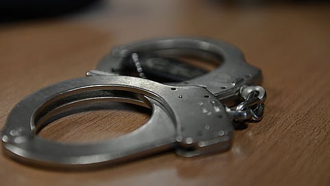 गुरुग्राम(Gurugram) में फर्रुखनगर की बालाजी कॉलोनी में घर के झगड़े में पिता की चाकू मारकर हत्या करने के बाद 24 वर्षीय व्यक्ति को पुलिस ने शुक्रवार को गिरफ्तार कर लिया। (Image: Wikimedia Commons)