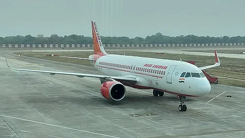 नेपाल के नागरिक ने एयर इंडिया के केबिन क्रू सदस्यों से किया दुर्व्यवहार, शौचालय का दरवाजा तोड़ा।(Wikimedia Commons)