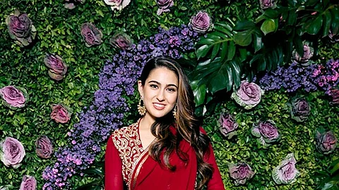 बॉलीवुड की दमदार पिता-बेटी की जोड़ी सैफ अली खान और सारा अली खान(Sara Ali Khan) पहली बार साथ आए हैं। (संकेतिक चित्र, Wikimedia Commons)
